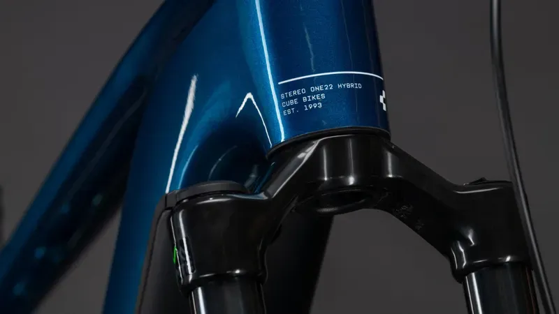 Cube Stereo Hybrid one22 Race 800 E-Hybrid Bike In Electric Blue/White-6