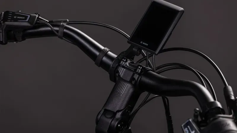 Cube Supreme Hybrid Deluxe Pro 600 eHybrid Bike in Electric Blue-3