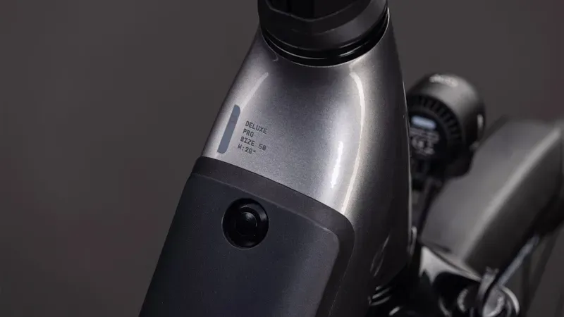 Cube Supreme Hybrid Deluxe Pro 600 eHybrid Bike in Quicksilver-2