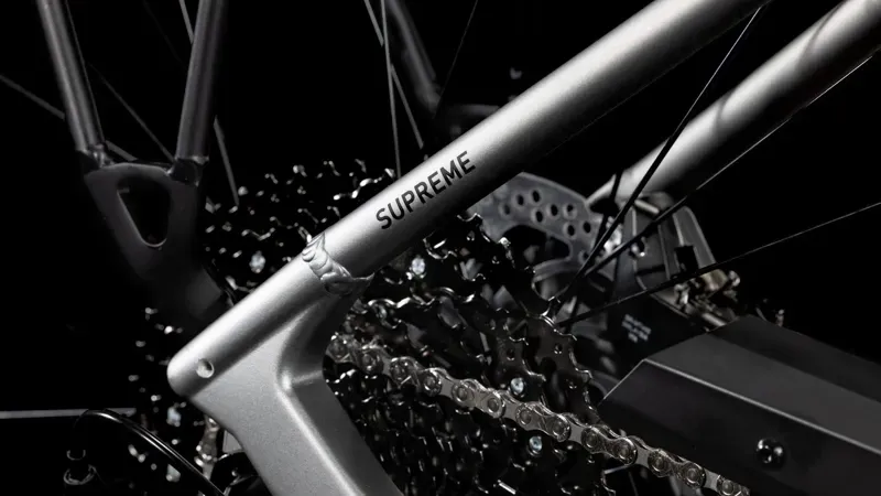 Cube Supreme Hybrid SLX 625 City E-Bike in Grey/Lunar-5