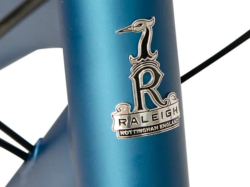 2020 Raleigh Strada City 650b Open Frame Hybrid Bike in Blue-5