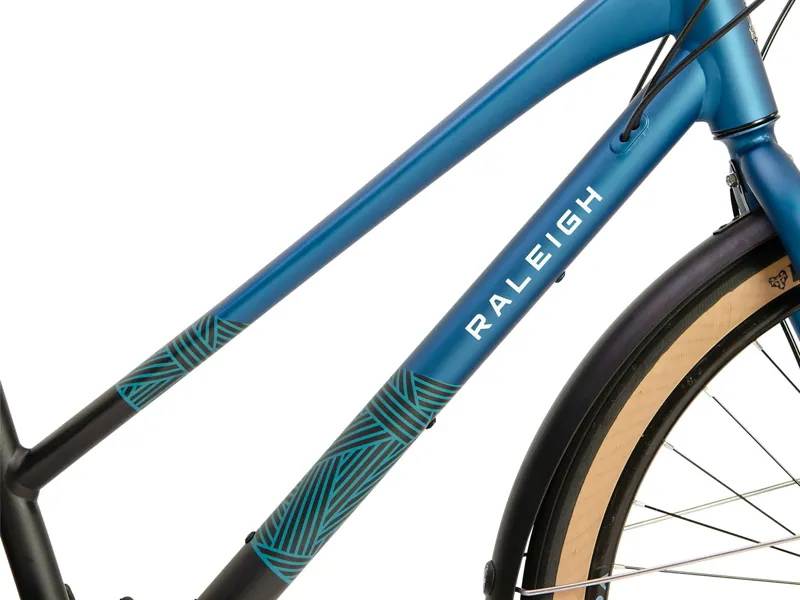 2020 Raleigh Strada City 650b Open Frame Hybrid Bike in Blue-4