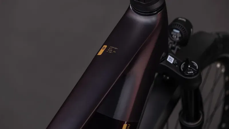 Cube Kathmandu Hybrid Comfort SLX 800 eHybrid Bike in Solareclipse/Gold-4